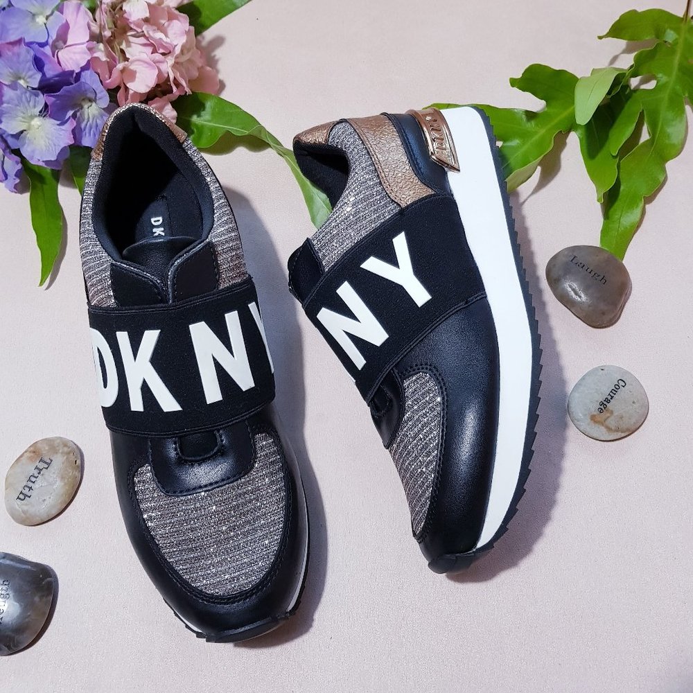 DKNY MARLI LOGO GLITTER SNEAKERS 8.5 GOLD/BLK NWOB